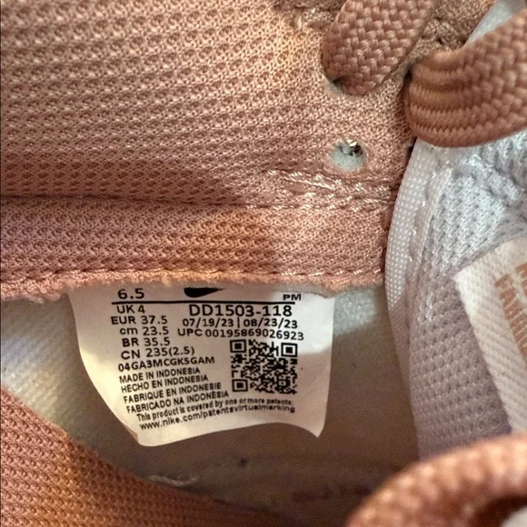 Brand new Nike dunks - Picture 3 of 9